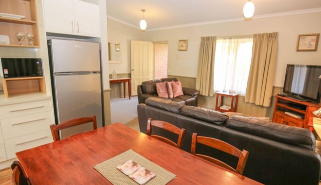 SILVER BIRCHES HOLIDAY VILLAGE - UNIT 6 in Bright