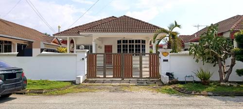 Single Storey Bungalow 12 pax