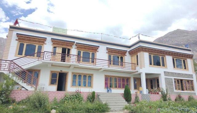 Skayil House