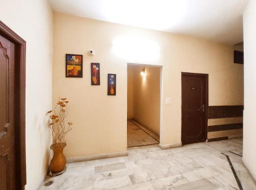 SKY HOMESTAYS - Smart Budget Rooms Near DAV Collage, HMV, Maqsudan, Sabzi Mandi, Grain Market, NIT, Verka Plant, Workshop Chowk - For Corporates, Familes, Couples