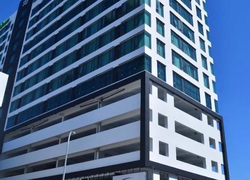 Sky Suite Top floor with Rooftop Pool & Gym