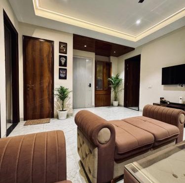 Snug Haven Royal 3BHK Escape