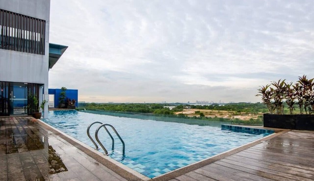 Somerset 4BR Penthouse with Harbour Views