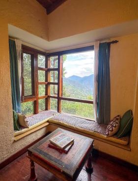 Song of the Cicadas by Levitate - Cosy Double Bedroom Cottage Valley View & Private Kitchen