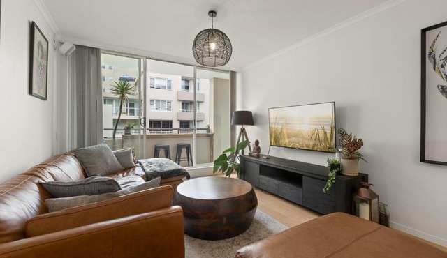 Spacious 1 Bed Near Manly Beach
