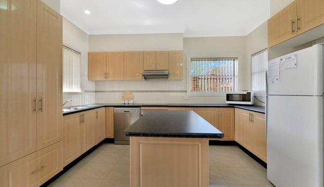 Spacious 2 Bed, 2 Bath Villa| CBD Location