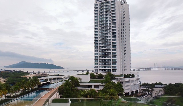 Spacious 2-Bedroom with Morning's Sea View & Amenities