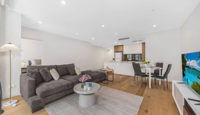 Spacious 2bedroom Apt w/Parking minute to Chatswood