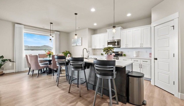 Spacious 3BR Home + Office | Work & Relax in Boardman