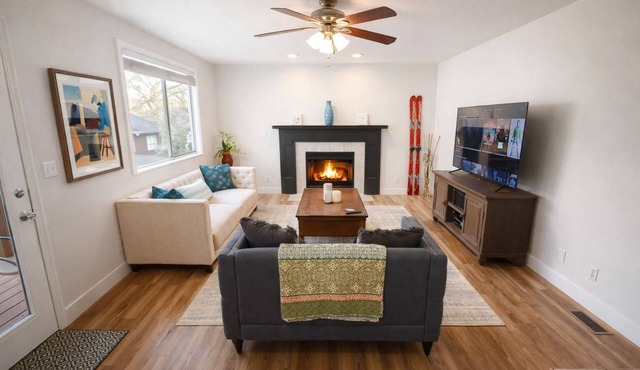 Spacious 5B Ogden Basecamp - near skiing, Weber, hospitals & Hill AFB in Ogden
