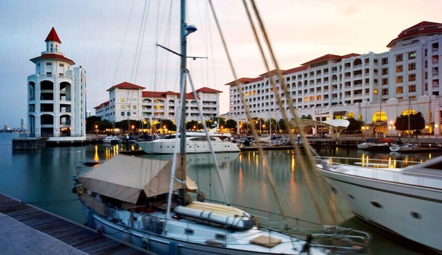 Spacious & Airy Luxury Home @ Straits Quay