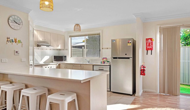 Spacious Broulee Retreat Near Beach