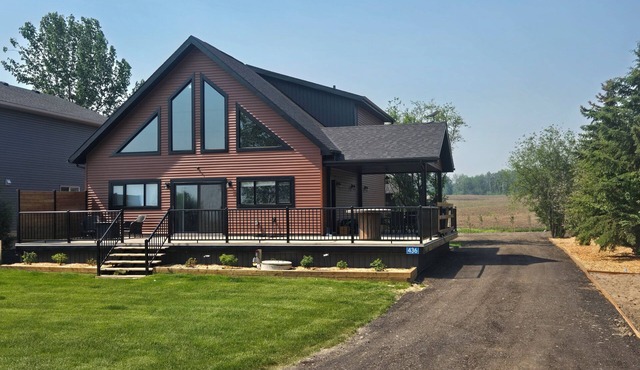 Spacious & cozy 5-bedroom lakeview cabin on Pigeon Lake in Mulhurst