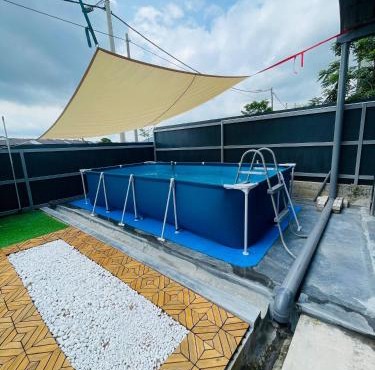 Spacious Family Homestay in Durian Tunggal with Private Pool