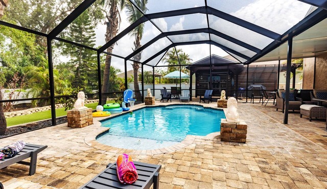 “Spacious Home wPool Sleeps Family Getaway ☀️” in Apollo Beach