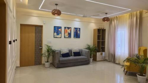 Spacious Lakeview Apartment with Balcony