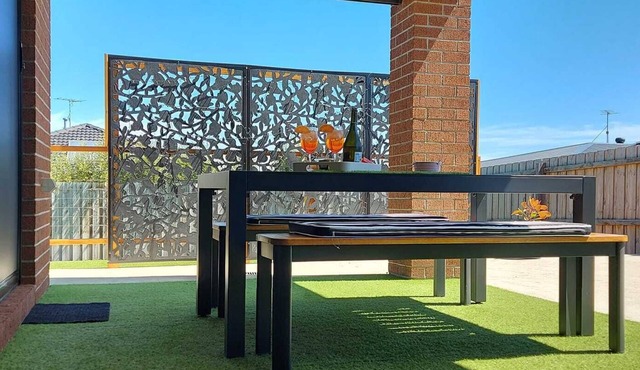 Spacious modern dog & family friendly home, close to the beach in St Leonards