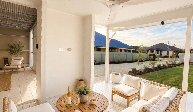 Spacious, relaxed coastal beach house in Sellicks Beach
