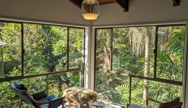 Spacious Scandi-inspired luxury home amongst the trees - Mount Glorious summit! in Mount Glorious