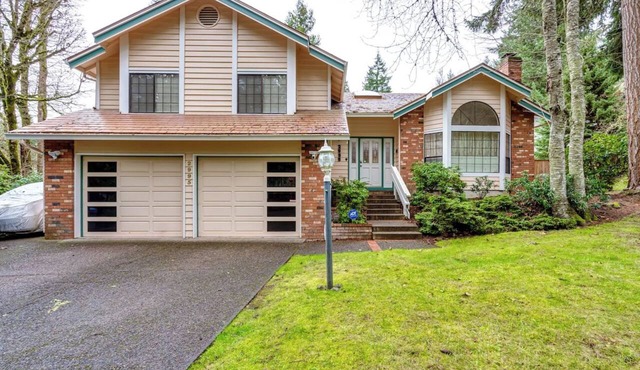Spacious Serenity - Sleep Up To 12 in South Eugene in Eugene