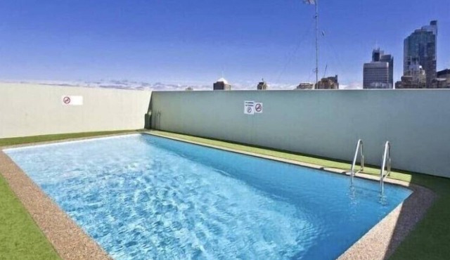 Spacious Studio w pool & just off Oxford St