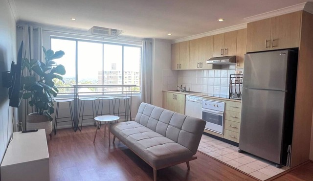 Spacious Sunny Studio with City & Harbour Views - Crows Nest