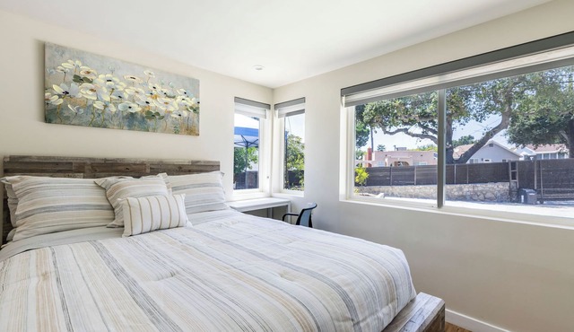 Spacious Contemporary Private 2-Suite Retreat in La Crescenta-Sleeps 2–4 in La Crescenta-Montrose