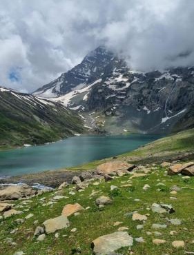Srinagar hotels and houseboats