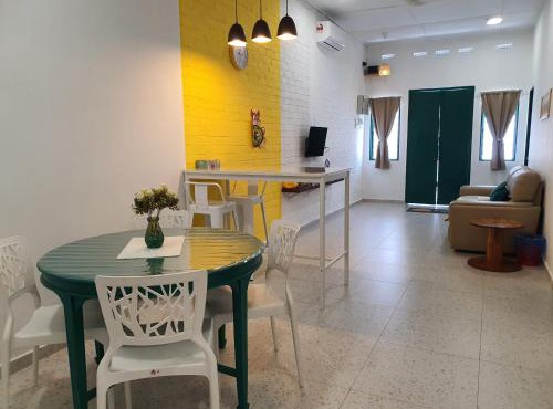 Stay Meow Meow Mount Erskine Pet Friendly Single Storey Semi-D Near Gurney Bay