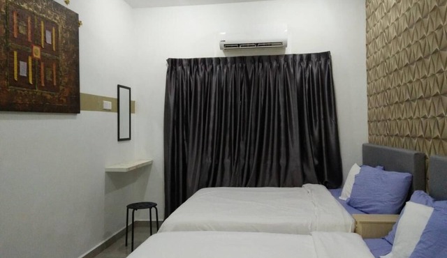 Stay99 House 2 (1 King & 6 Queen bed)