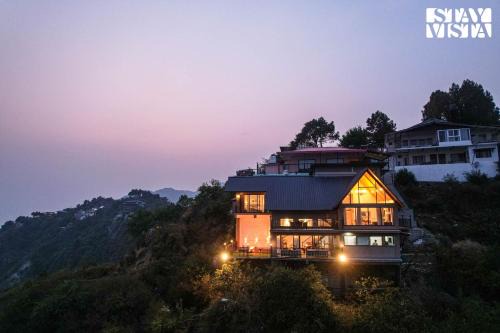 StayVista at Bourbon Sky with Bonfire, BBQ, Lawn