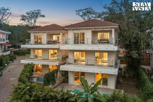 StayVista at Casa Aura with Lawn, Pool