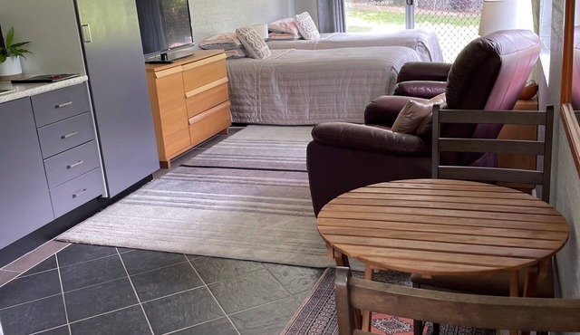 Studio at 60. Private apartment, close to beaches and cafes. Breakfast included.