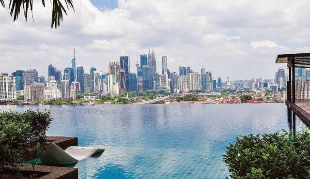 Studio near KLCC and LRT with superb view
