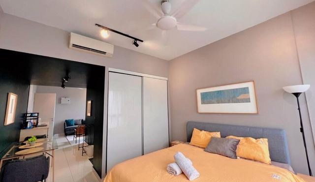 Studio Staycation D'Sara @ Linked MRT, Near Thomson Hospital & Sungai Buloh Hospital