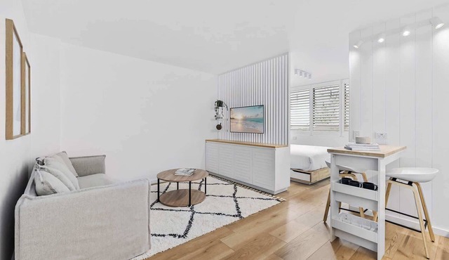 Studio4: Bondi Chic Interiors with Rooftop Pool