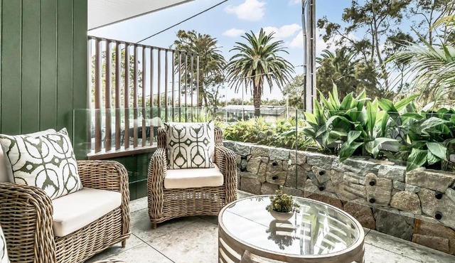 Stunning designer 3 Bed 2 bath opp Long Reef Golf Course