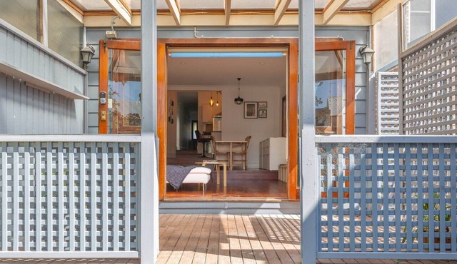 Stylish 2-Bed Cottage in Trendy Erskineville
