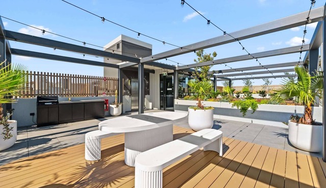 Stylish 2-Bed Stay Near Canberra Centre