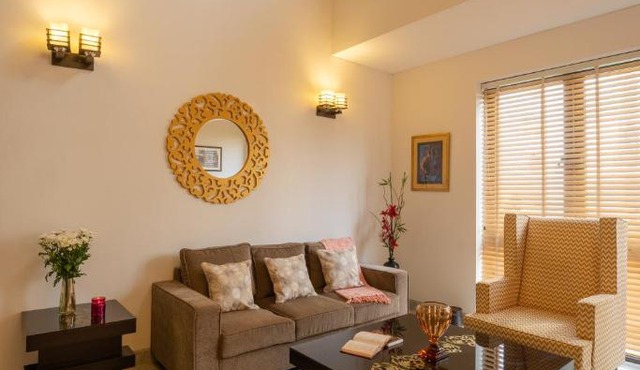 Stylish 2BHK apartment with highspeed WiFi & kitchen near Golf Course Road, GGN