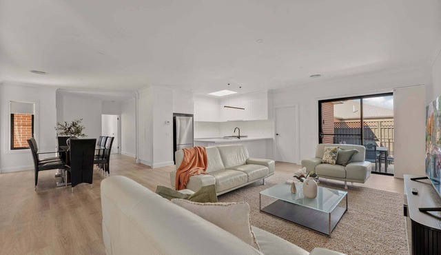 Stylish Central Bathurst Stay