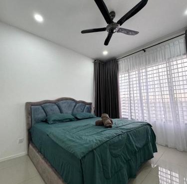 Sungai Long Guesthouse