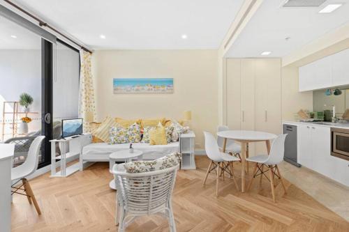 Sunny and bright apartment- Self Catering