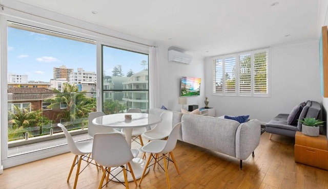 Sunny Manly Apartment Steps from Beach & Cafes