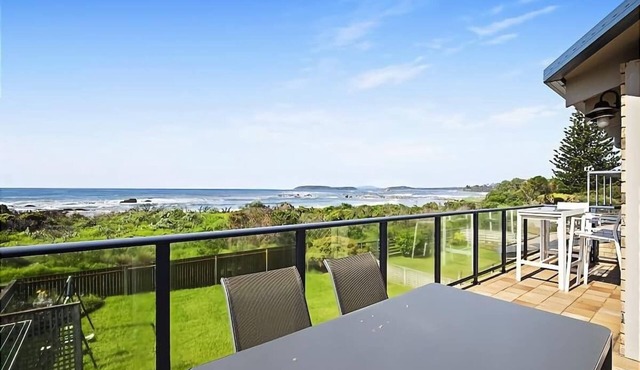 Sunpatch at Tomakin | Absolute Beachfront & Pet Friendly in TOMAKIN