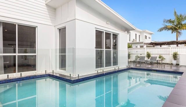 Sunrise Mansion with Pool - 6 bedrooms