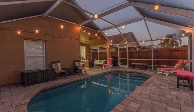 Sunshine Oasis, 4Bed/2Bath W/Private Heated Pool in Brandon