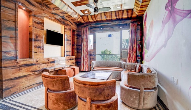 Super Deluxe Room Palette Swaroop Nagar Shanti Kutir
