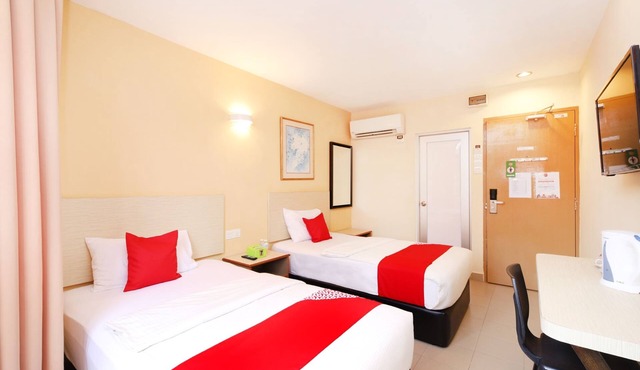 Super OYO 635 Seven Days Hotel