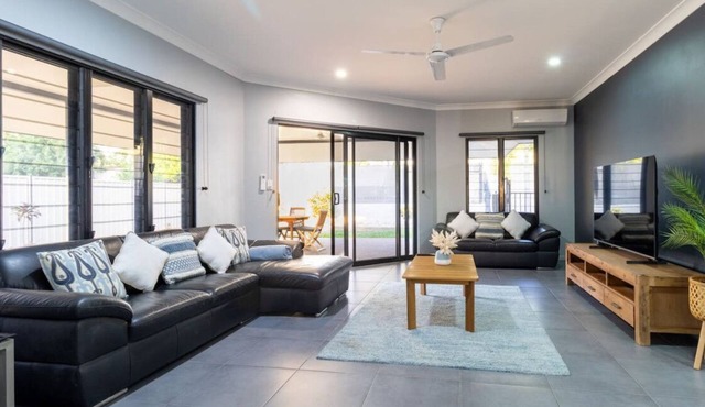 Super Spacious Modern Home with Pool in Johnston